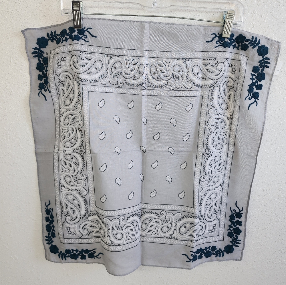 Layerz NWT Gray and Blue Paisley Embroidered Western Bandana - Picture 4 of 4